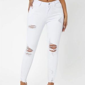 SHEIN WHITE DISTRESSED ANKLE JEAN